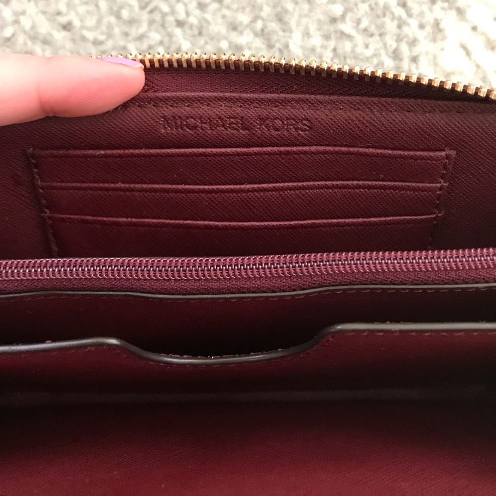 Michael Kors - Jet Set Travel Leather Wallet - Picture 4 of 8
